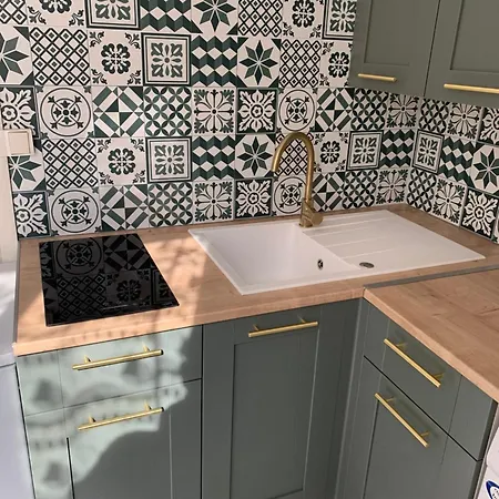 Jolie Meuble Equipe Apartment *