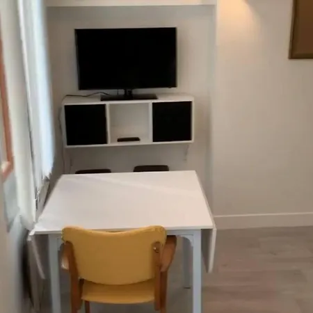 Jolie Meuble Equipe 아파트 Châlons-en-Champagne