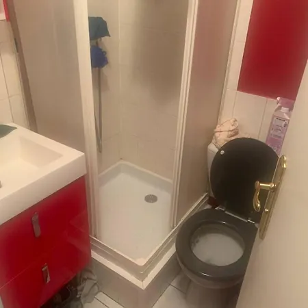 Jolie Meuble Equipe Apartment